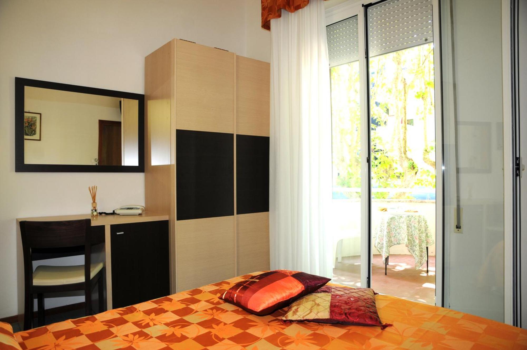 Hotel Flora Bellaria-Igea Marina Buitenkant foto