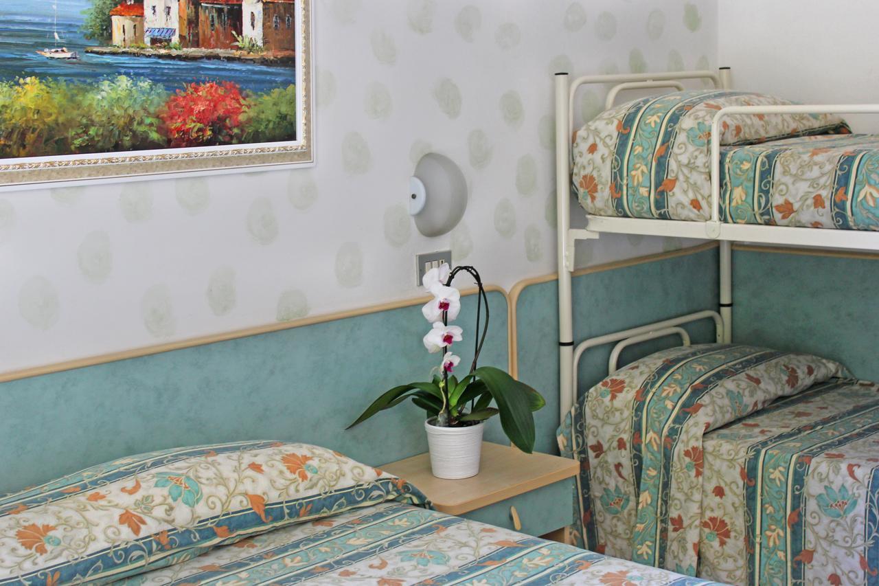 Hotel Flora Bellaria-Igea Marina Buitenkant foto